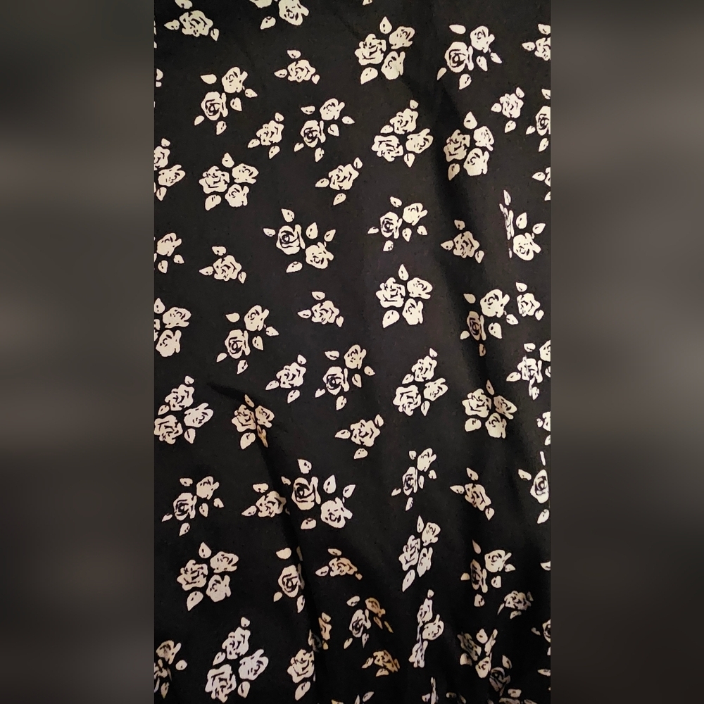 New Glory Black Ditsy Floral Top | Short Sleeve Blouse - Size Large - Picture 4 of 4